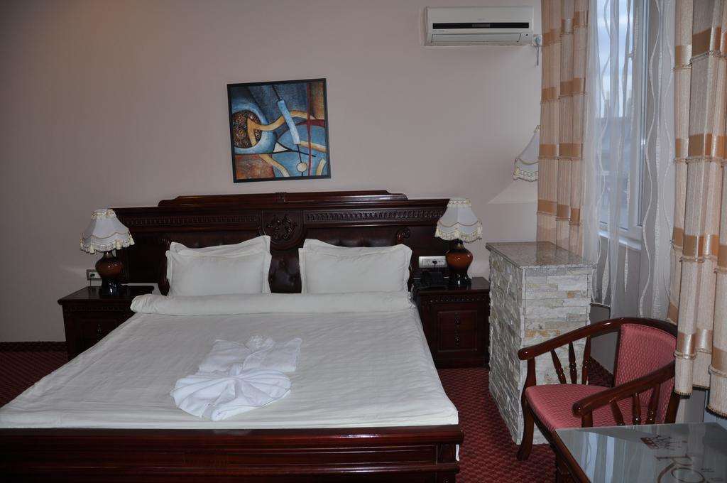 Hotel Royal Pristina Room photo